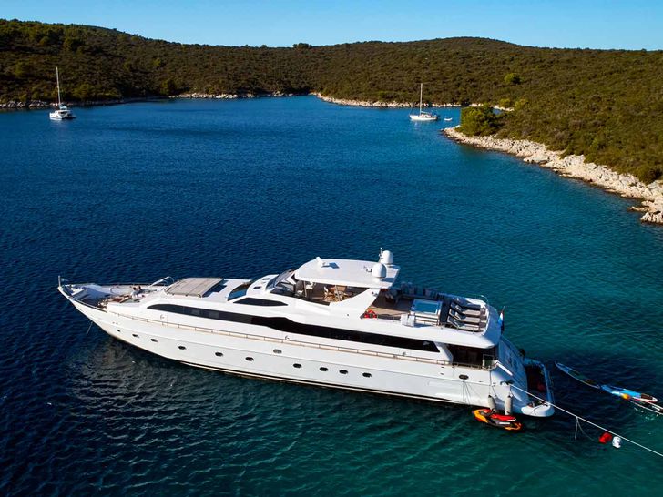 PRINCESS LONA on anchor port side