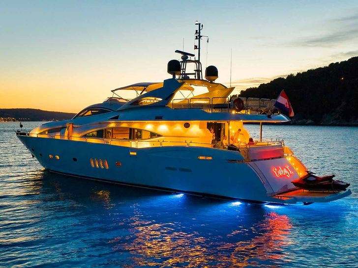 BABY I Sunseeker 105 - at night BABY I Sunseeker 105 - at night