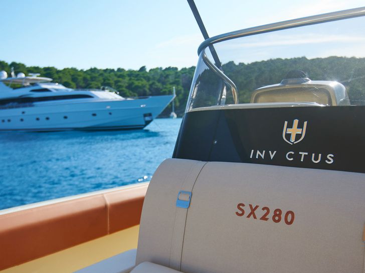 PRINCESS LONA and invictus chase boat