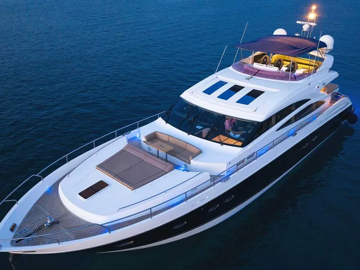 AGAVE Princess V85 - foredeck view AGAVE Princess V85 - foredeck view