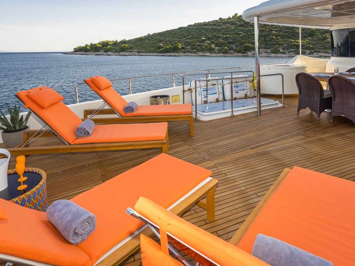 SEVENTH SENSE - Crewed Motor Yacht - Stern SEVENTH SENSE - Crewed Motor Yacht - Stern