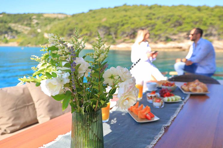 Charter Yacht SCHATZI - Fairline Squadron 78 - 4 Cabins - Split - Hvar - Dubrovnik - Croatia