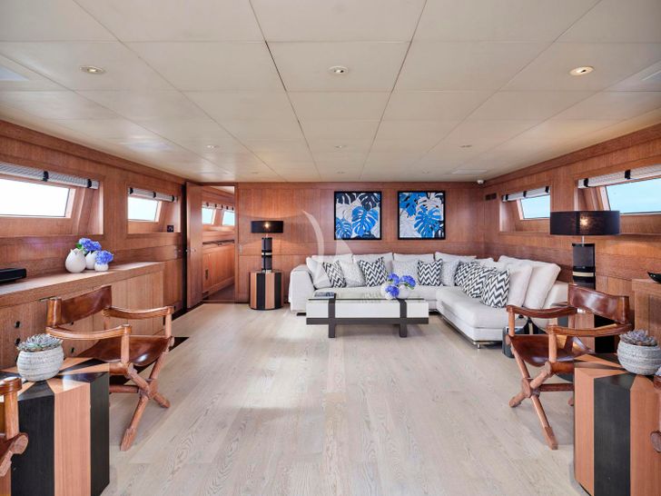 ELEMENT - upper deck saloon ELEMENT - upper deck saloon