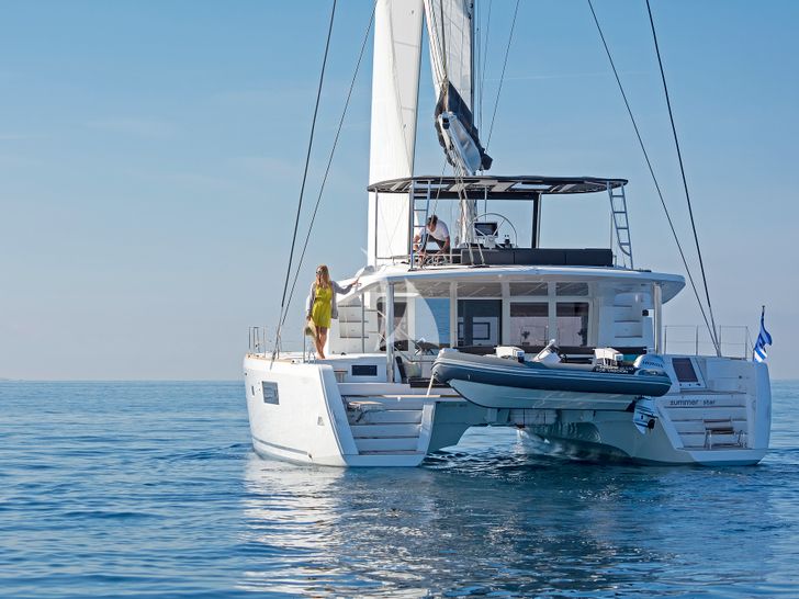 SUMMER STAR Lagoon 52 - stern view SUMMER STAR Lagoon 52 - stern view