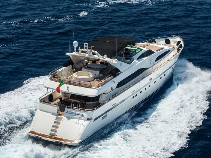 ACCAMA DELTA Azimut 100 Jumbo - cruising aft view ACCAMA DELTA Azimut 100 Jumbo - cruising aft view