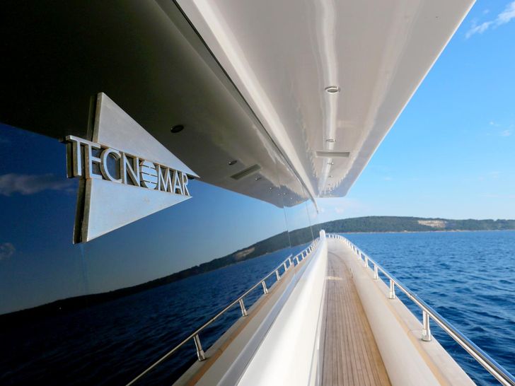 PRINCESS LONA starboard side detail