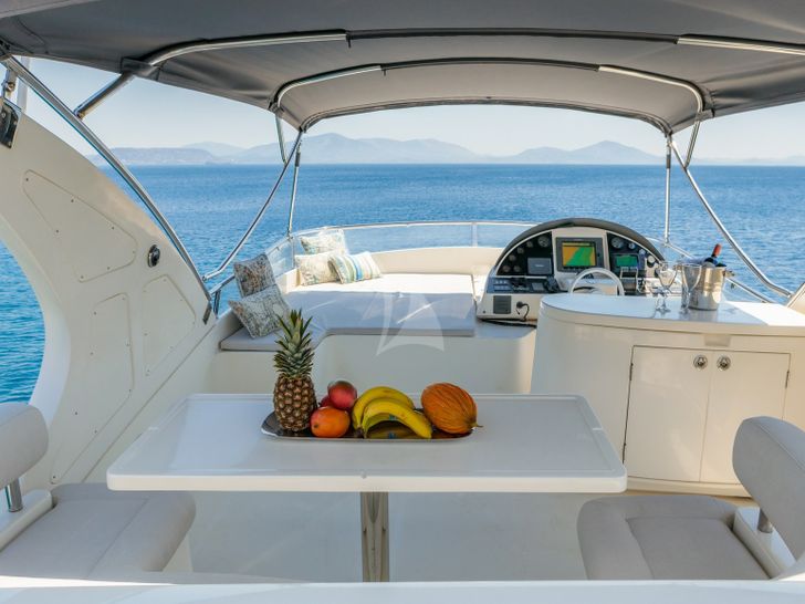 GEORGE V Aicon 67 - Flybridge GEORGE V Aicon 67 - Flybridge