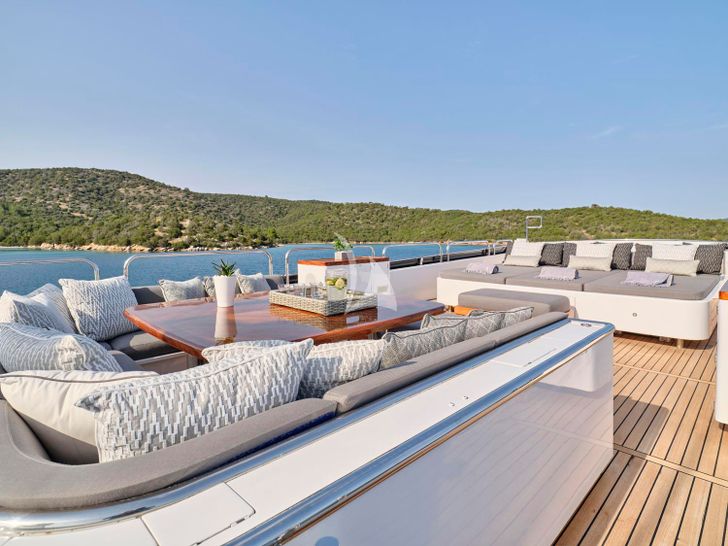 ELEMENT - fly bridge ELEMENT - fly bridge