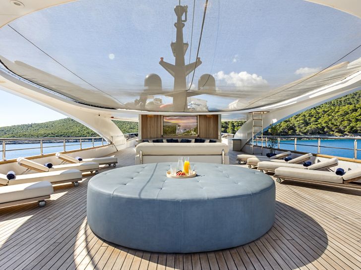 BELLA Custom 48m - sundeck BELLA Custom 48m - sundeck