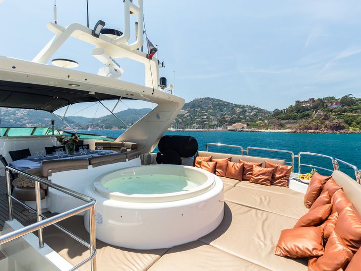 ACCAMA DELTA Azimut 100 Jumbo - flybridge ACCAMA DELTA Azimut 100 Jumbo - flybridge