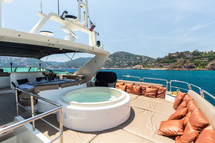 Charter Yacht ACCAMA DELTA - Azimut 100 Jumbo - 4 Cabins - Cannes - Monaco - St Tropez - French Riviera