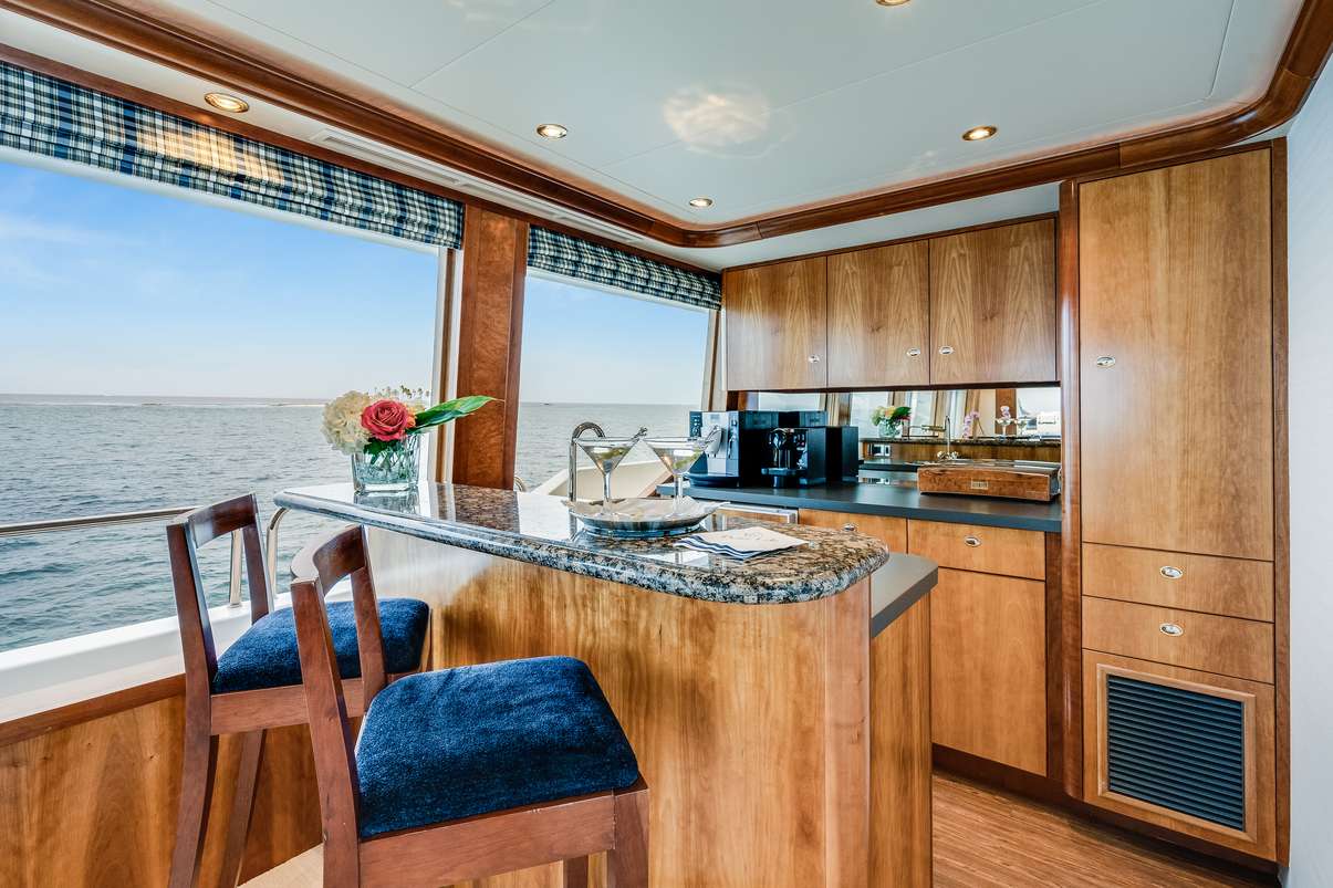 Charter Yacht AVALINA - Westport 130 - 5 Cabins - Nassau - Exumas - Bahamas