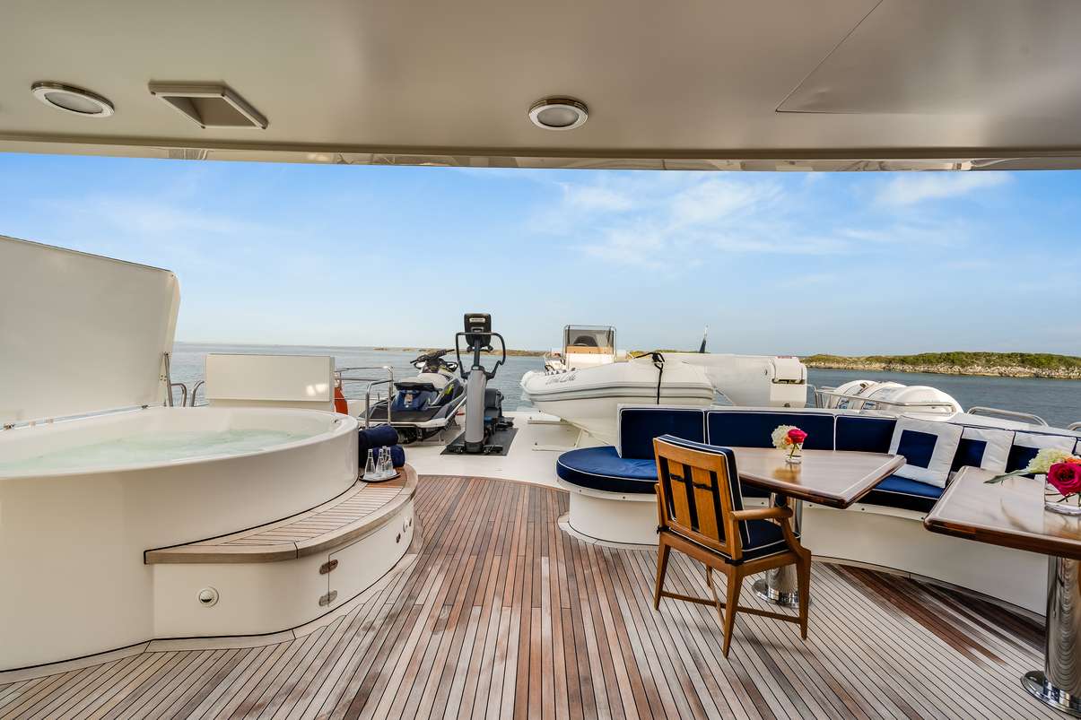 Charter Yacht AVALINA - Westport 130 - 5 Cabins - Nassau - Exumas - Bahamas