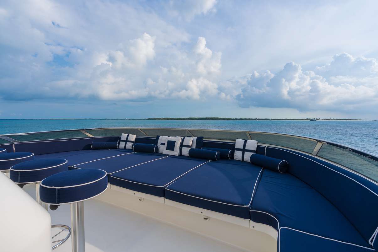 Charter Yacht AVALINA - Westport 130 - 5 Cabins - Nassau - Exumas - Bahamas