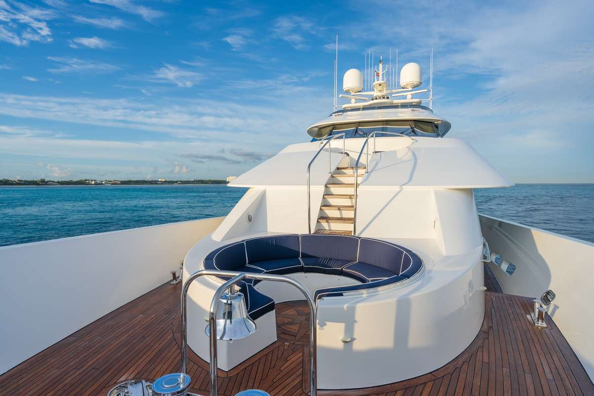 Charter Yacht AVALINA - Westport 130 - 5 Cabins - Nassau - Exumas - Bahamas
