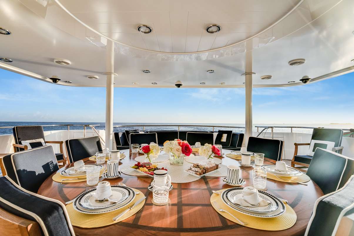 Charter Yacht AVALINA - Westport 130 - 5 Cabins - Nassau - Exumas - Bahamas