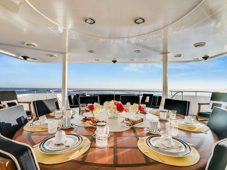 AVALINA Westport 130 - aft deck alfresco dining area AVALINA Westport 130 - aft deck alfresco dining area