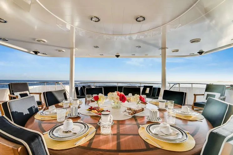 Charter Yacht AVALINA - Westport 130 - 5 Cabins - Nassau - Exumas - Bahamas