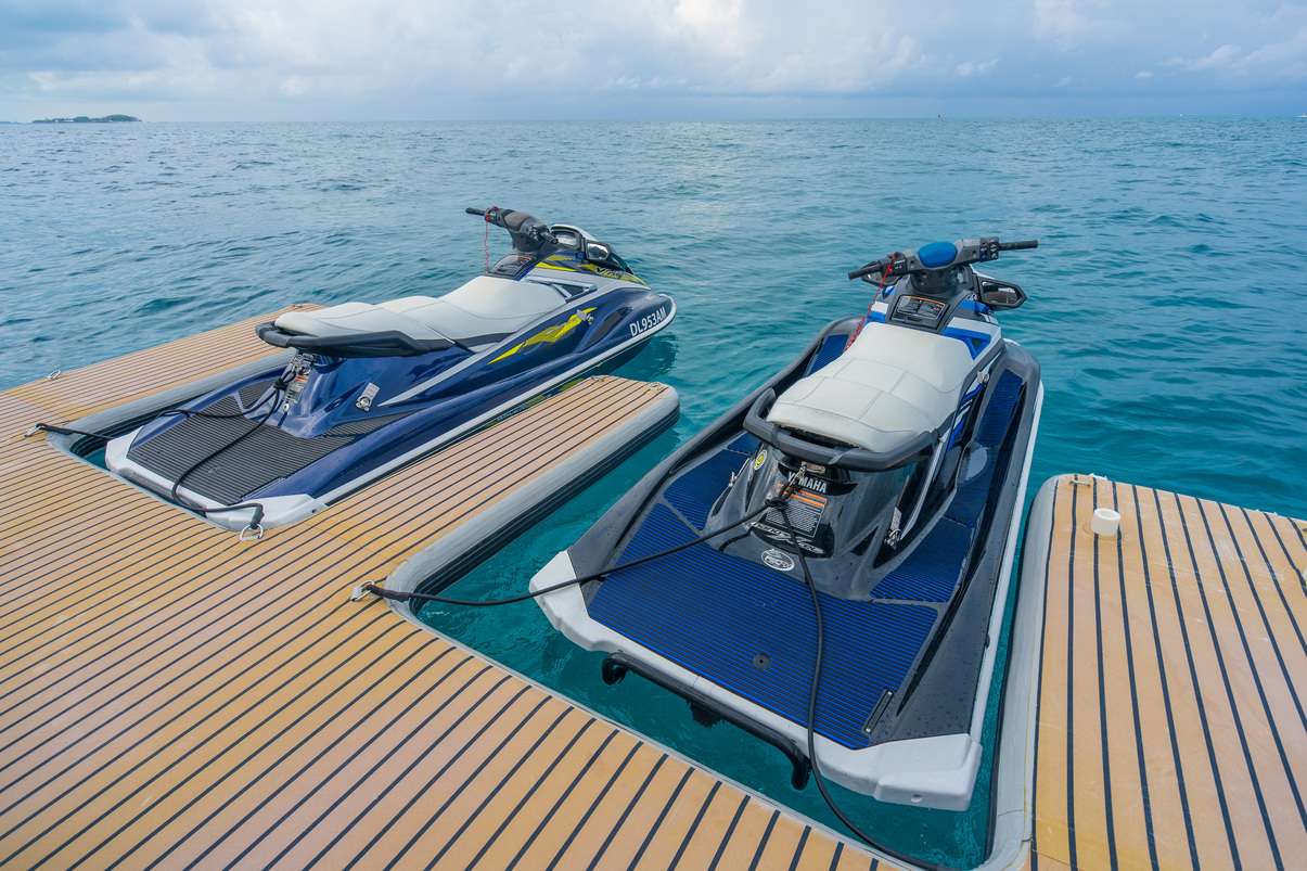 Charter Yacht AVALINA - Westport 130 - 5 Cabins - Nassau - Exumas - Bahamas