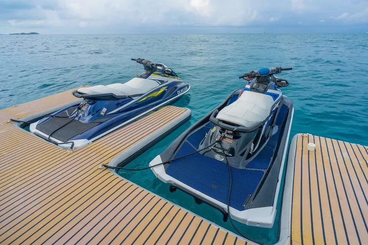 Charter Yacht AVALINA - Westport 130 - 5 Cabins - Nassau - Exumas - Bahamas