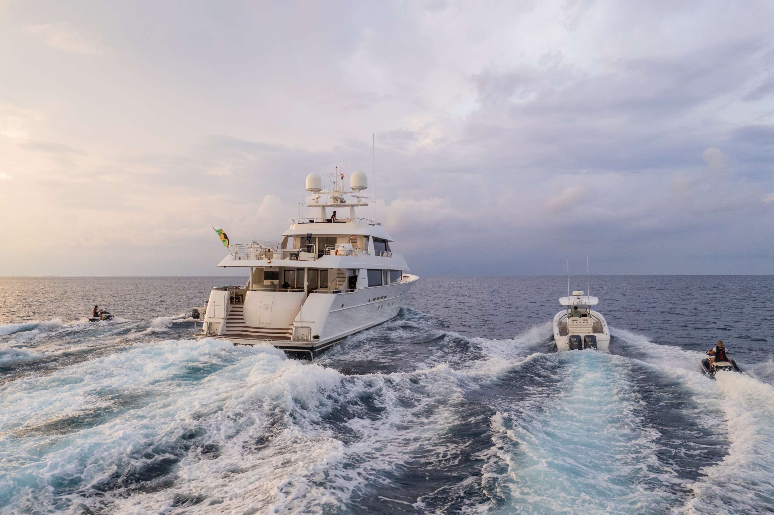 Charter Yacht AVALINA - Westport 130 - 5 Cabins - Nassau - Exumas - Bahamas
