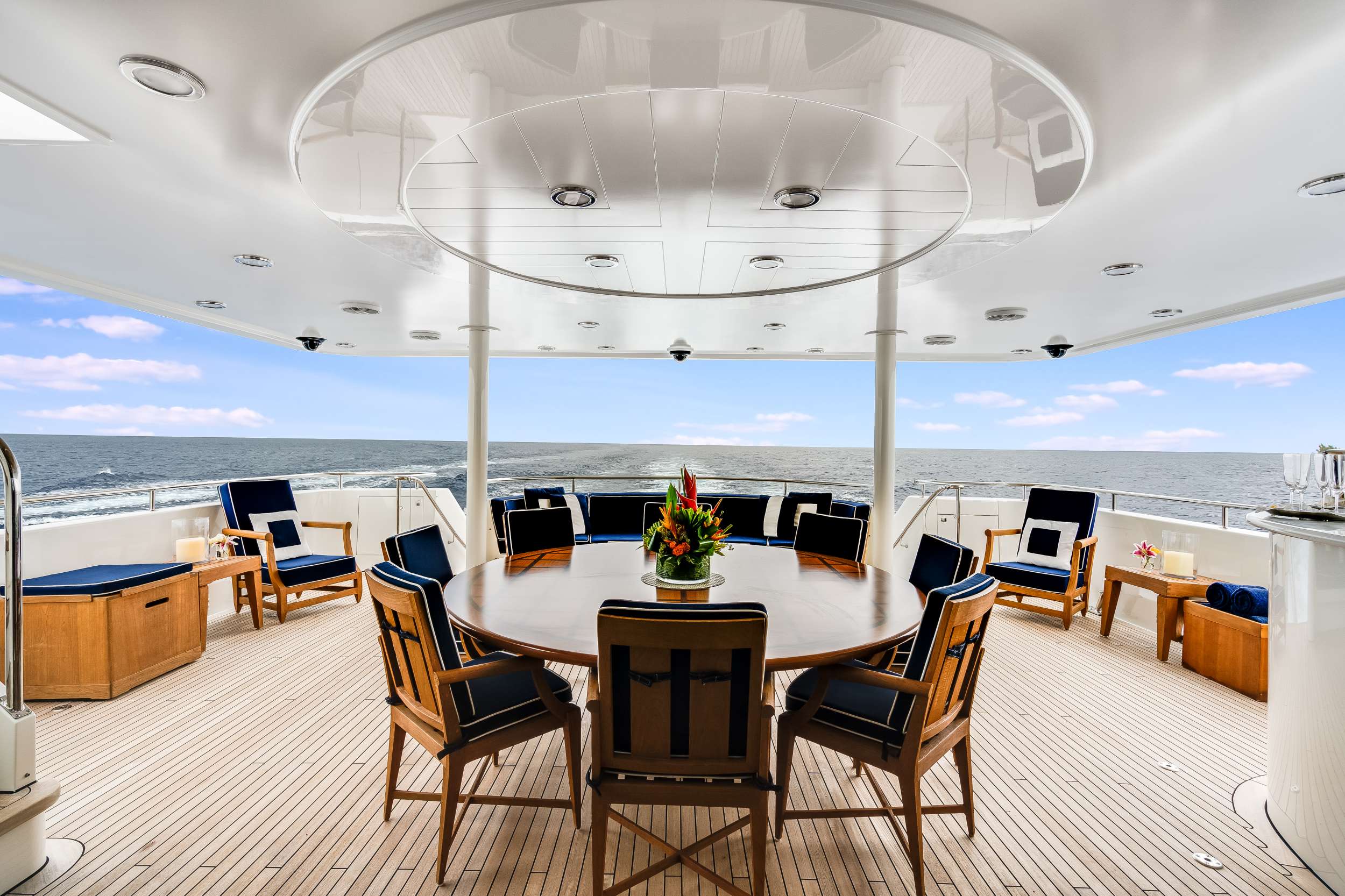 Charter Yacht AVALINA - Westport 130 - 5 Cabins - Nassau - Exumas - Bahamas