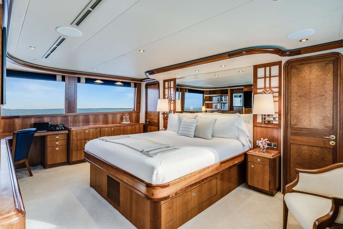 Charter Yacht AVALINA - Westport 130 - 5 Cabins - Nassau - Exumas - Bahamas