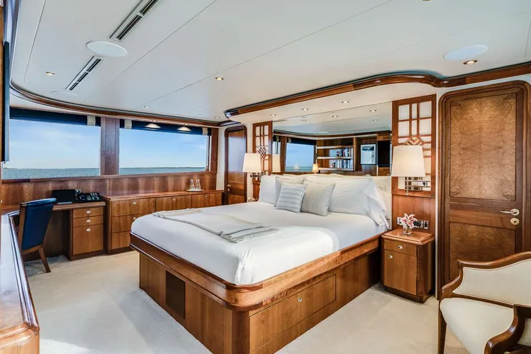 Charter Yacht AVALINA - Westport 130 - 5 Cabins - Nassau - Exumas - Bahamas