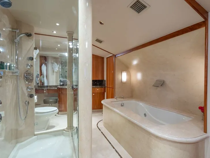 AVALINA Westport 130 - master cabin bathroom AVALINA Westport 130 - master cabin bathroom