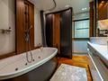 QUANTUM Peri 29 - master cabin bathroom QUANTUM Peri 29 - master cabin bathroom