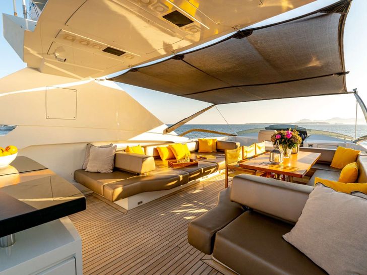 QUANTUM Peri 29 - sun deck amenities QUANTUM Peri 29 - sun deck amenities