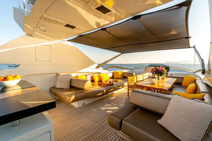 Charter Yacht QUANTUM - Peri 29 - 4 Cabins - Cannes - Antibes - Nice - St Tropez - French Riviera - Monaco