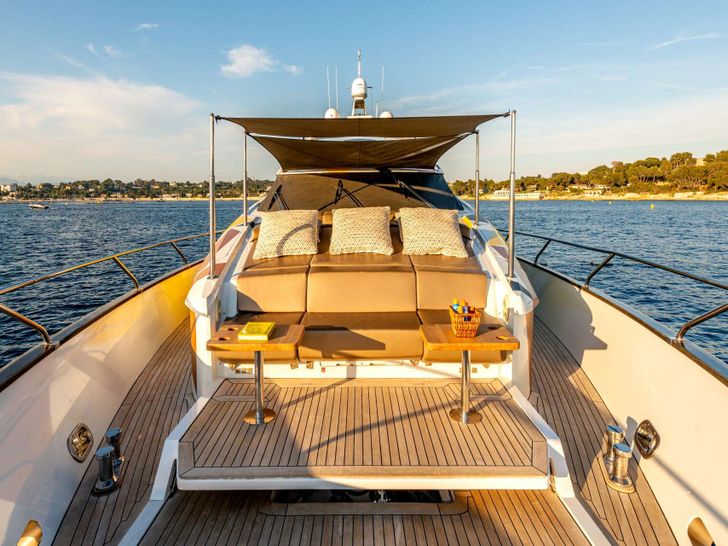QUANTUM Peri 29 - foredeck QUANTUM Peri 29 - foredeck