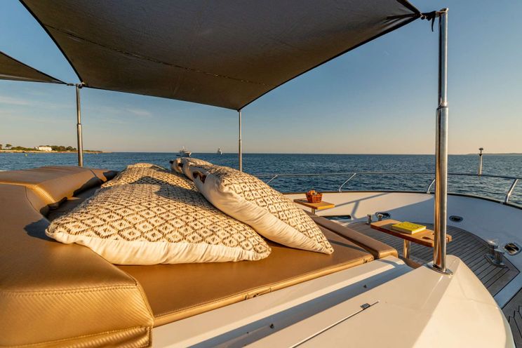 Charter Yacht QUANTUM - Peri 29 - 4 Cabins - Cannes - Antibes - Nice - St Tropez - French Riviera - Monaco