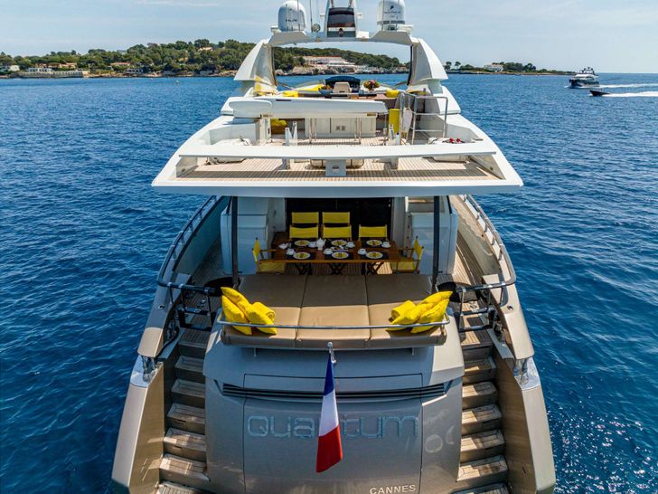 QUANTUM Peri 29 - aft deck QUANTUM Peri 29 - aft deck