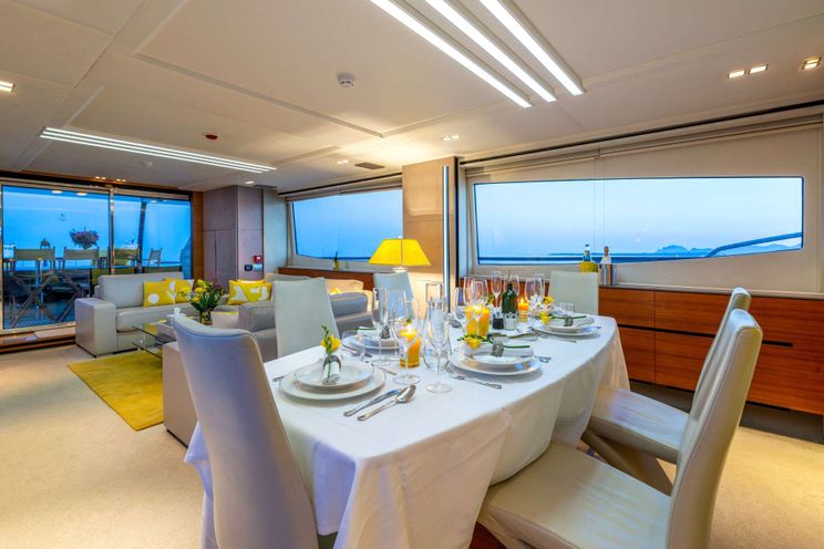 Charter Yacht QUANTUM - Peri 29 - 4 Cabins - Cannes - Antibes - Nice - St Tropez - French Riviera - Monaco