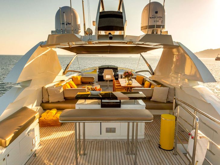 QUANTUM Peri 29 - sun deck QUANTUM Peri 29 - sun deck