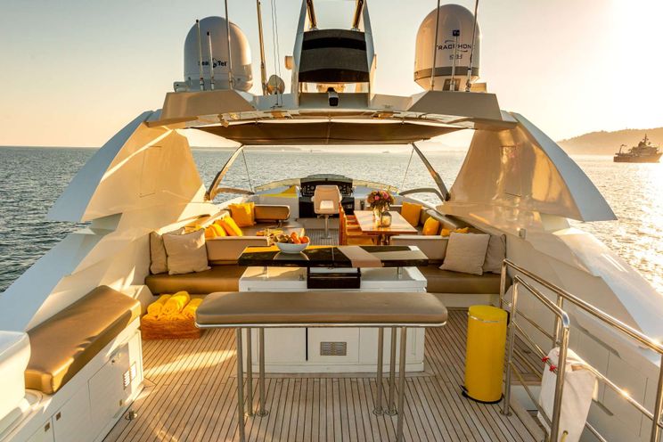 Charter Yacht QUANTUM - Peri 29 - 4 Cabins - Cannes - Antibes - Nice - St Tropez - French Riviera - Monaco