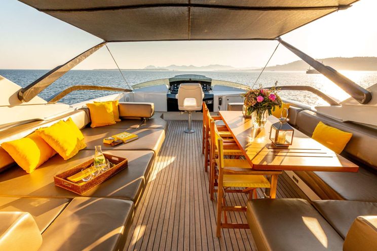 Charter Yacht QUANTUM - Peri 29 - 4 Cabins - Cannes - Antibes - Nice - St Tropez - French Riviera - Monaco