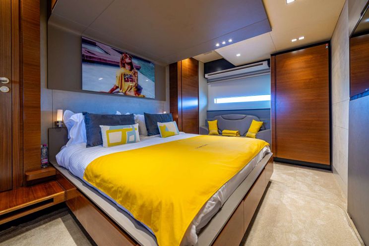 Charter Yacht QUANTUM - Peri 29 - 4 Cabins - Cannes - Antibes - Nice - St Tropez - French Riviera - Monaco