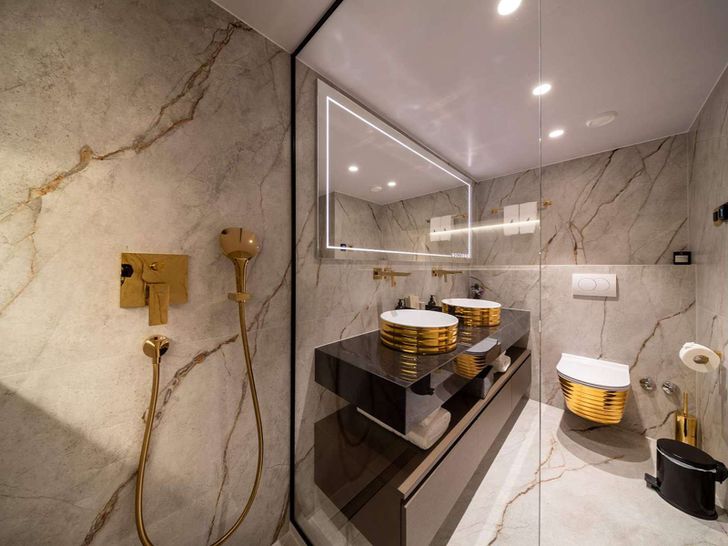 NOCTURNO Custom Rayburn 48m - master cabin bathroom NOCTURNO Custom Rayburn 48m - master cabin bathroom