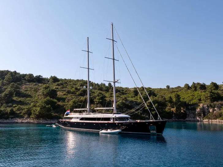 NOCTURNO Custom Rayburn 48m - profile NOCTURNO Custom Rayburn 48m - profile