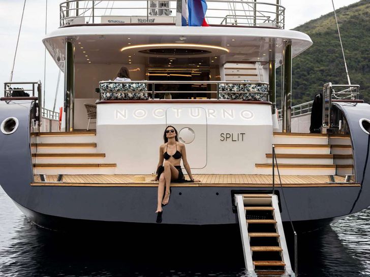 NOCTURNO Custom Rayburn 48m - stern NOCTURNO Custom Rayburn 48m - stern