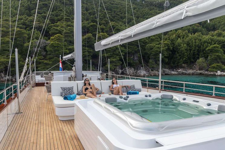 Charter Yacht NOCTURNO - Rayburn 48m - 6 Cabins - Split - Dubrovnik - Hvar - Croatia