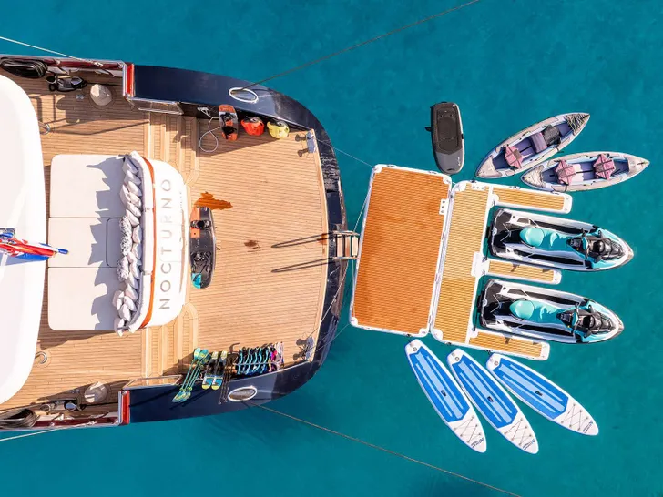 NOCTURNO Custom Rayburn 48m - water toys NOCTURNO Custom Rayburn 48m - water toys