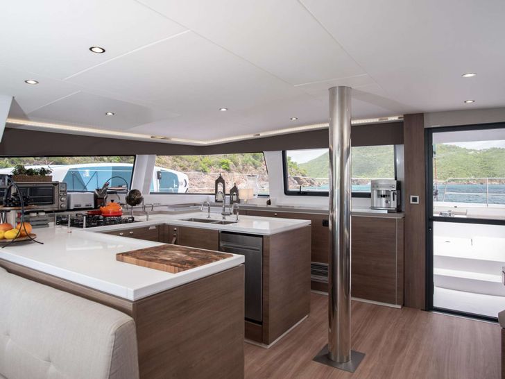 ATLAS Bali 5.4 - galley ATLAS Bali 5.4 - galley