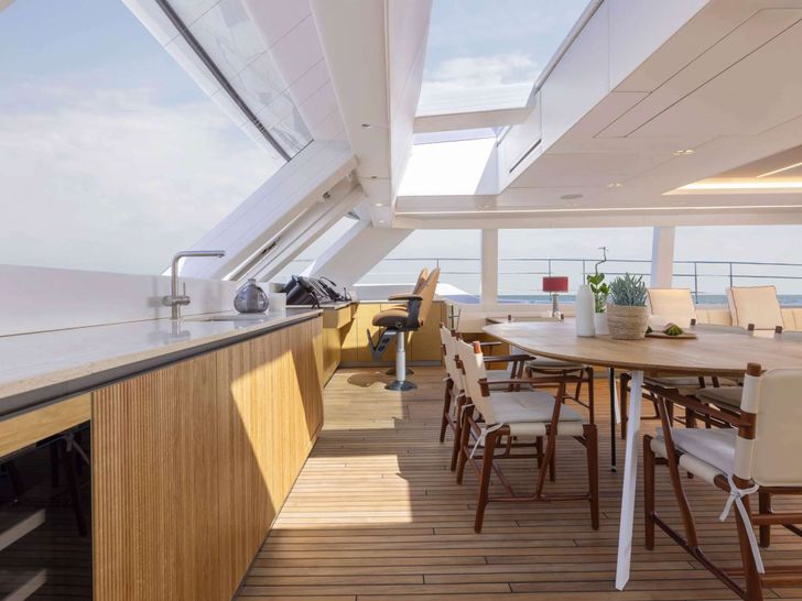 PRONTO Sunreef Power Catamaran 80 - main dining area PRONTO Sunreef Power Catamaran 80 - main dining area