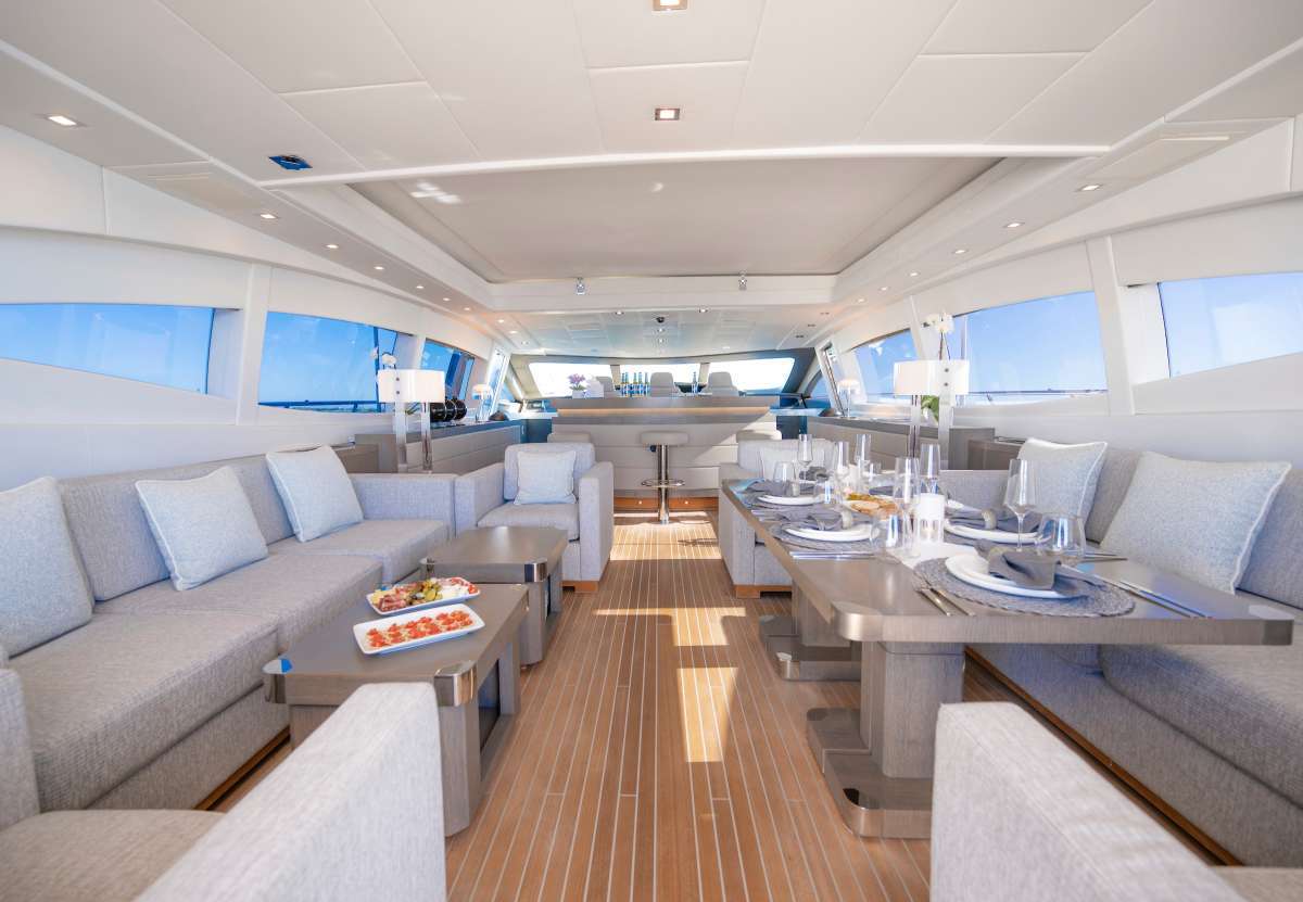 TOTAL Mangusta 108 - main saloon