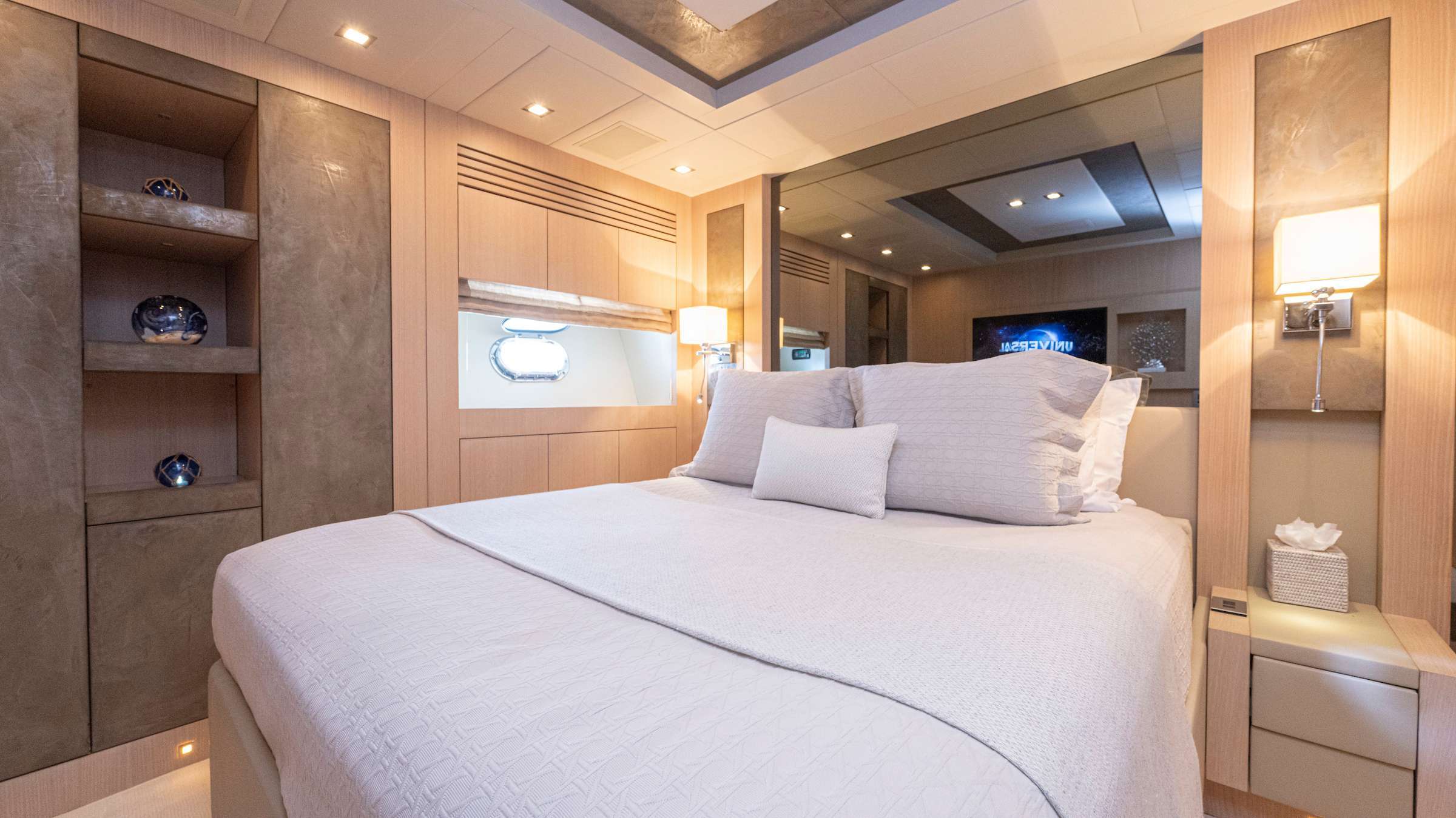 TOTAL Mangusta 108 - VIP cabin 1