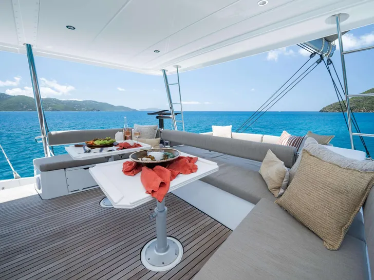 SUN DAZE Bali 5.4 - flybridge SUN DAZE Bali 5.4 - flybridge